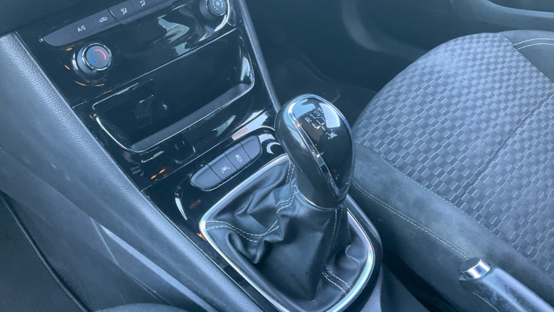 Vauxhall Astra 1.4i 16V SRi 5dr Petrol Hatchback